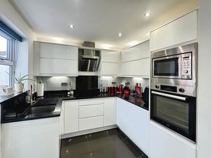 Photo 19- click for photo gallery